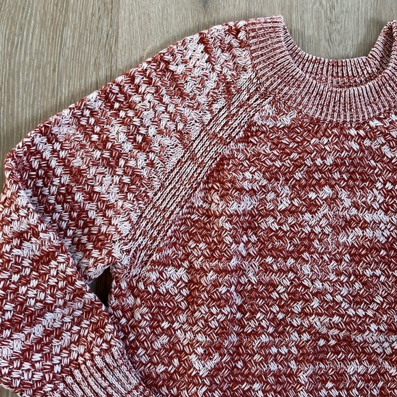 Universal Thread Red and White Crewneck Sweater Women’s Size Medium - Picture 5 of 9